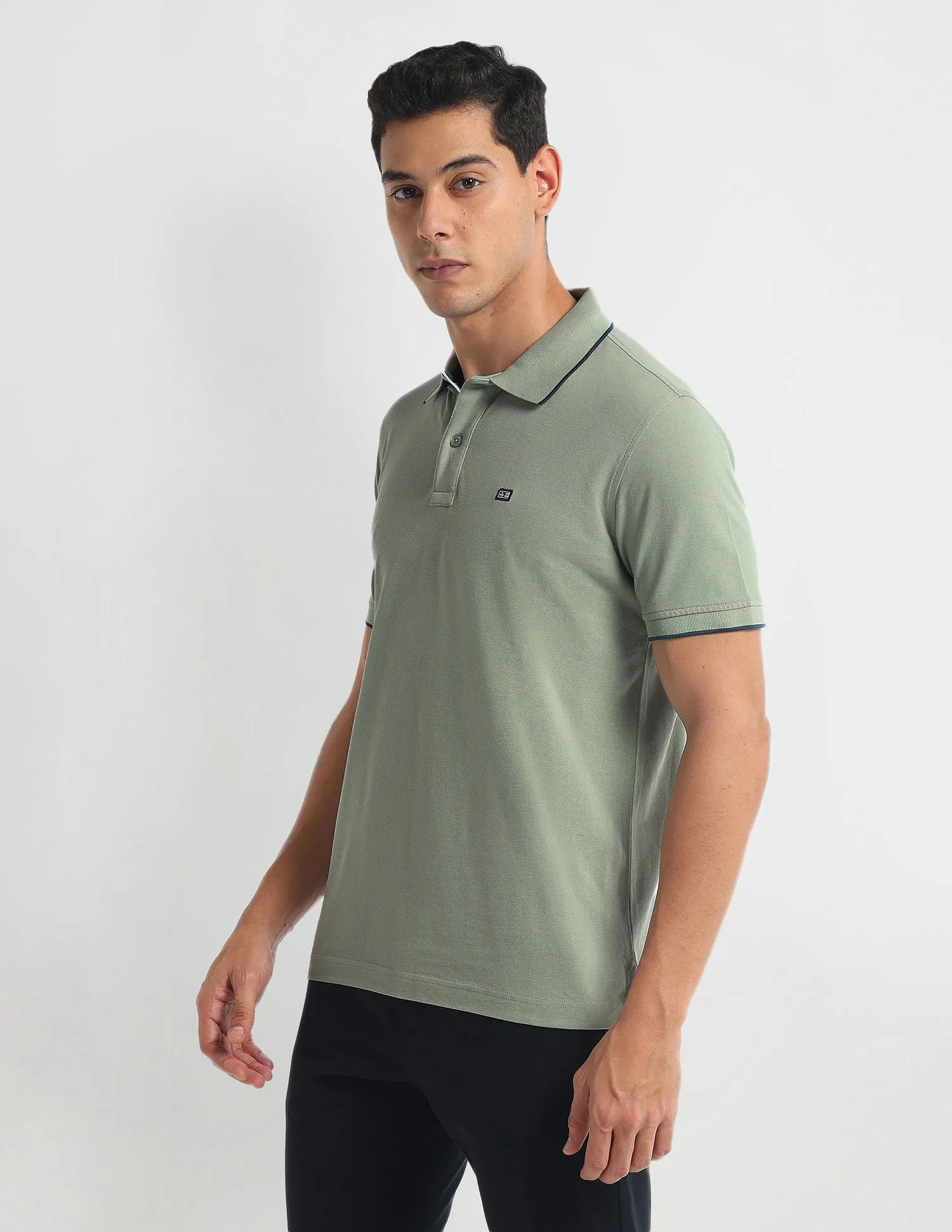 Arrow Tipped Collar Solid Polo Shirt