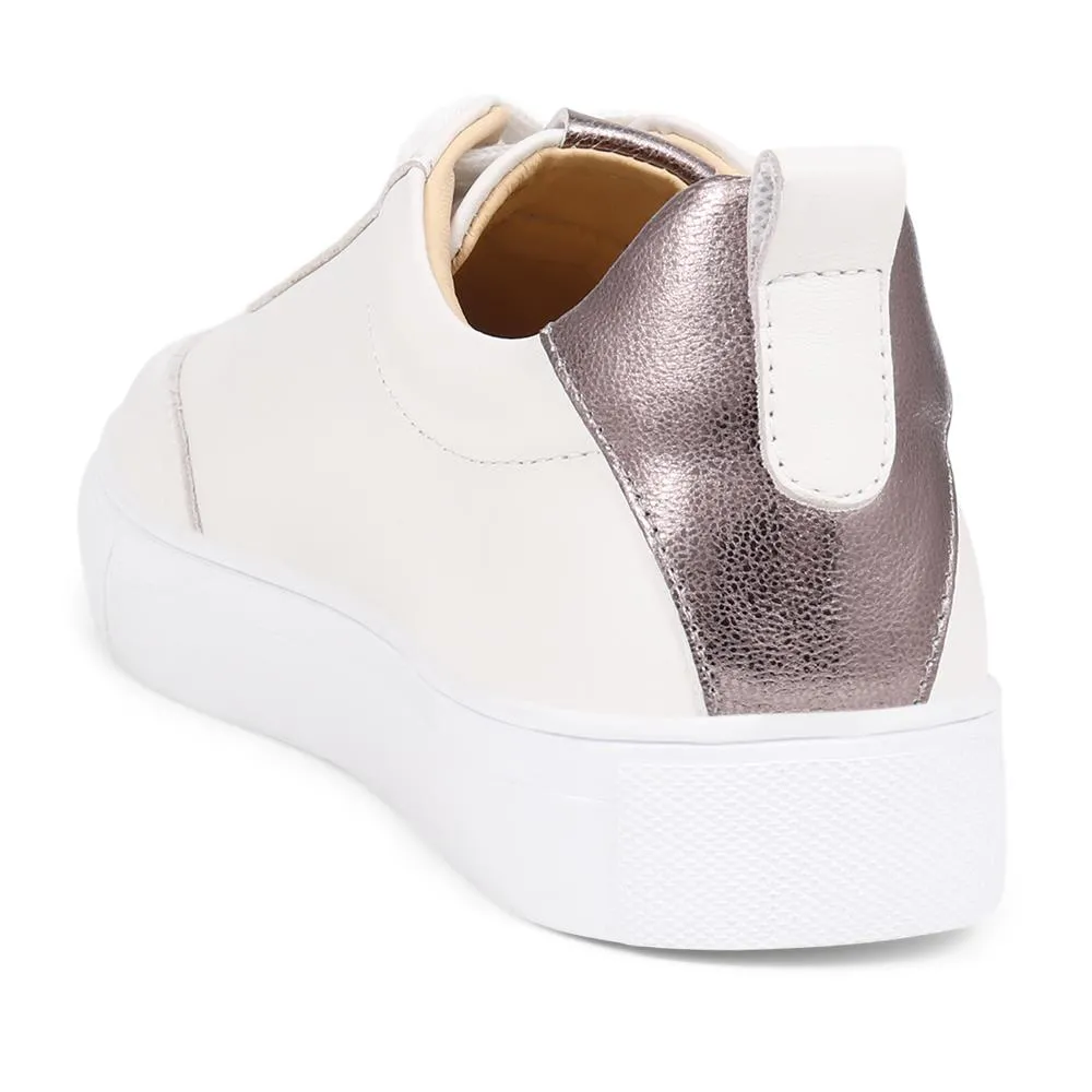 Aspyn Leather Trainers  - ASPYN / 325 132