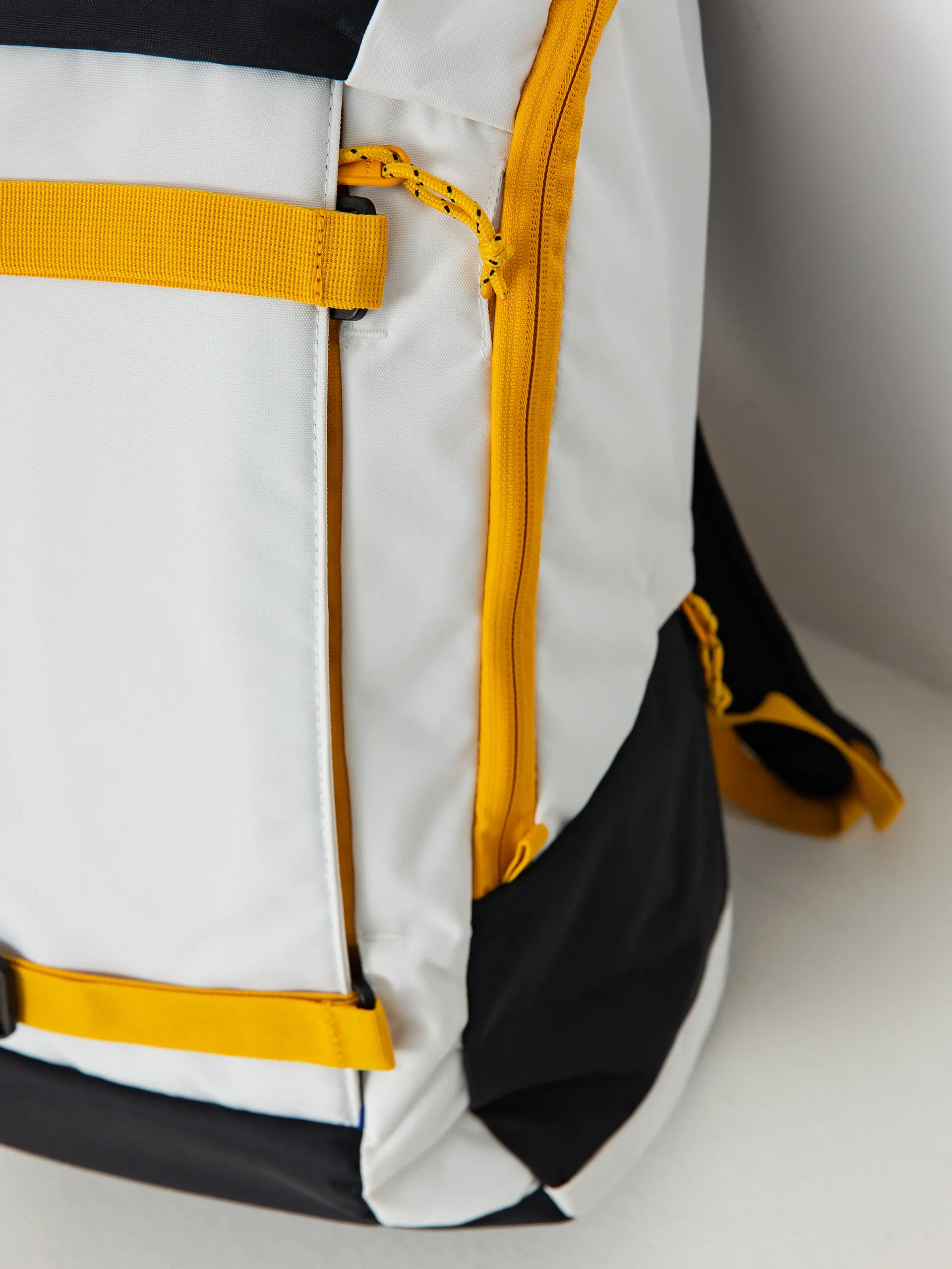 Burton Backpack Kilo 2.0 27L (stout white/goldenrod/true black)