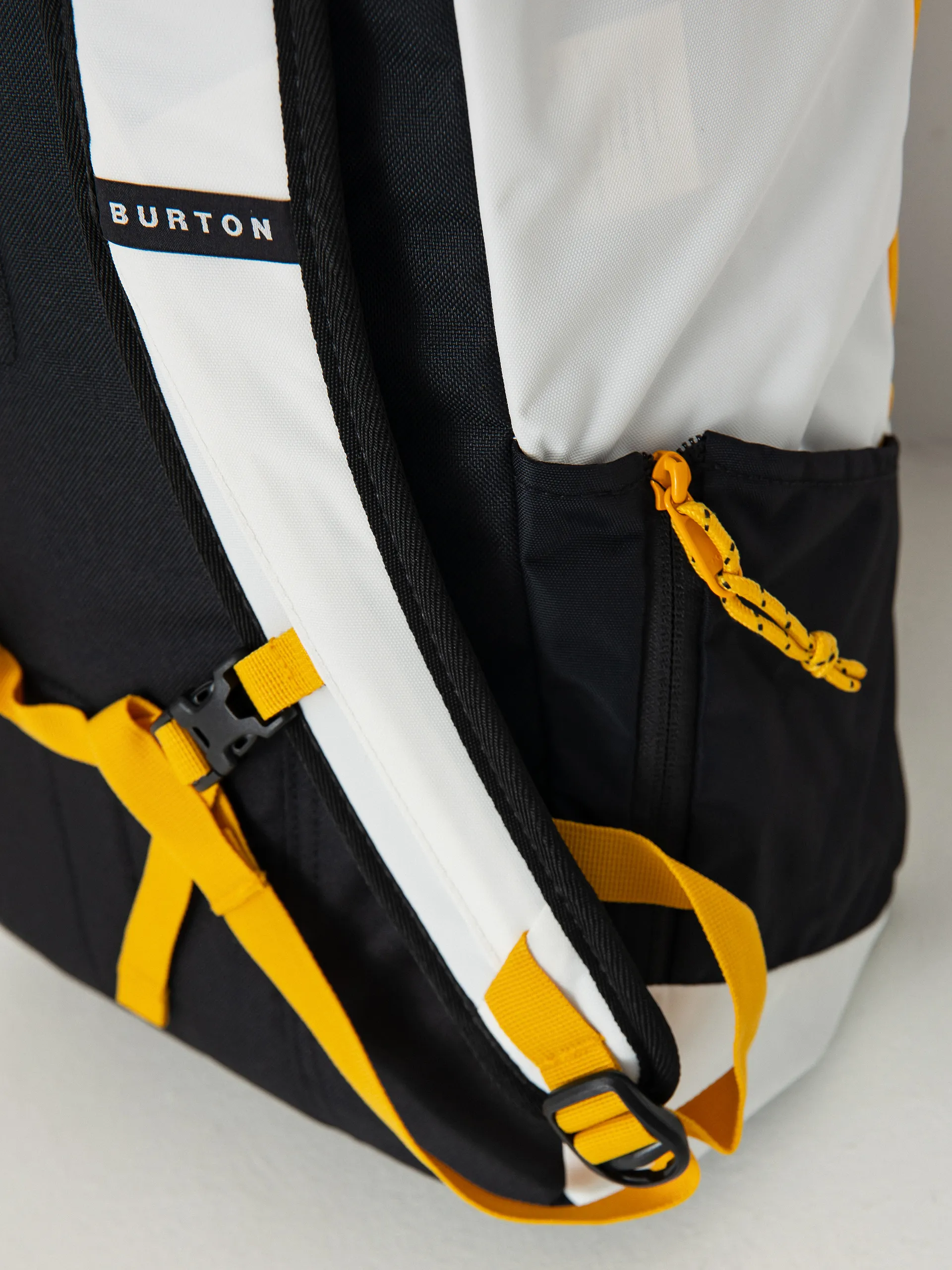 Burton Backpack Kilo 2.0 27L (stout white/goldenrod/true black)