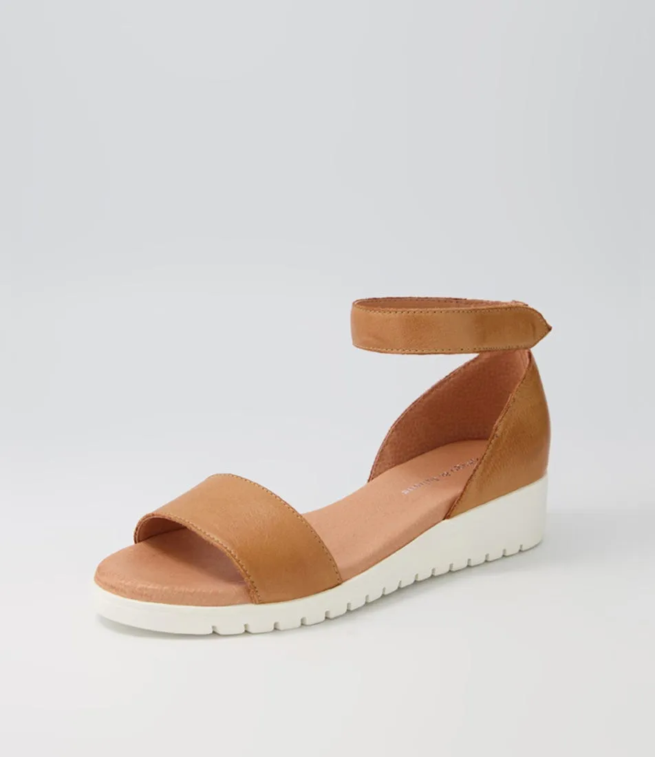 DJANGO & JULIETTE Makally Dark Tan White Sole Leather Sandals