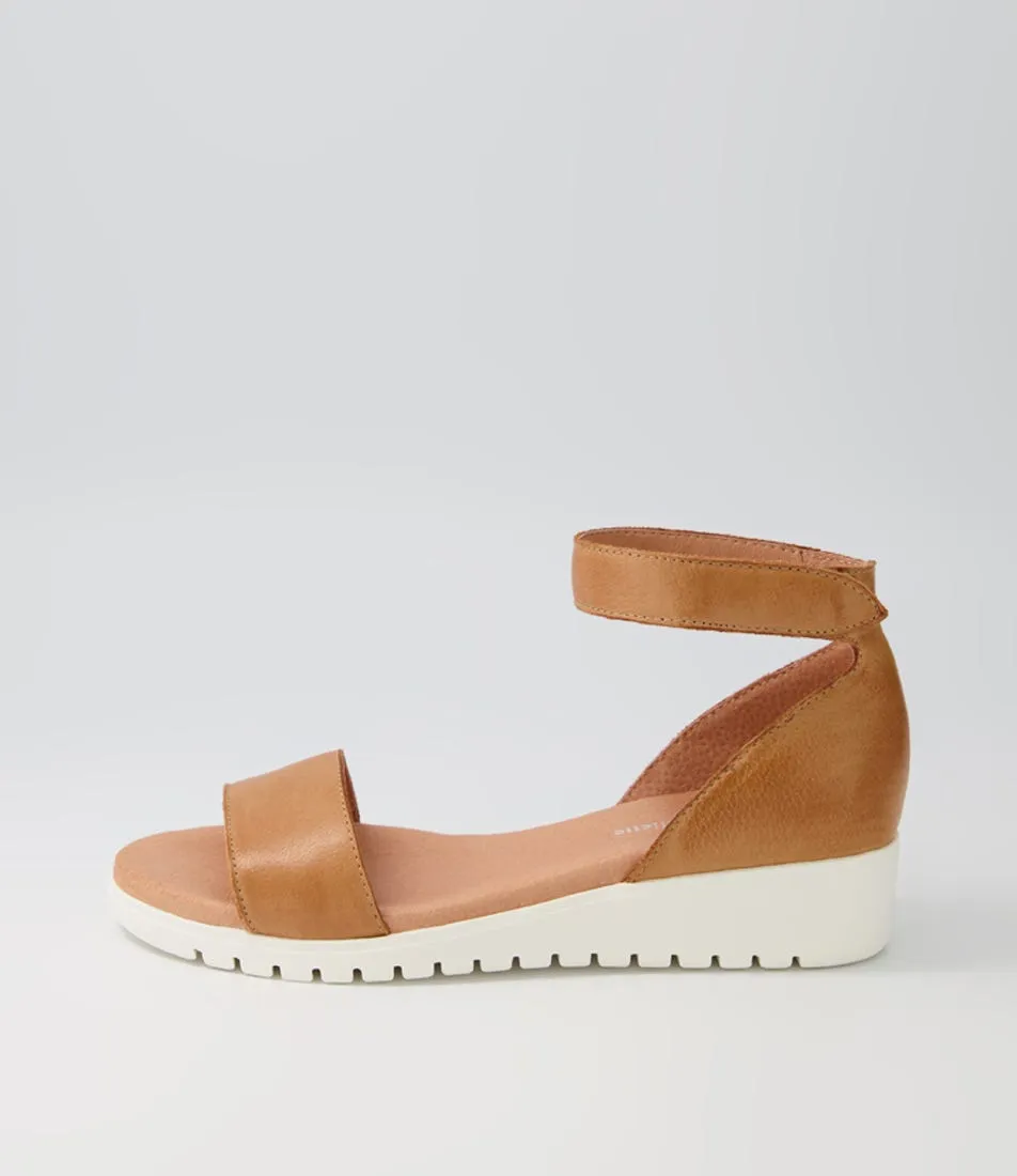 DJANGO & JULIETTE Makally Dark Tan White Sole Leather Sandals