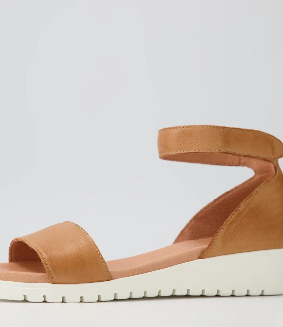 DJANGO & JULIETTE Makally Dark Tan White Sole Leather Sandals