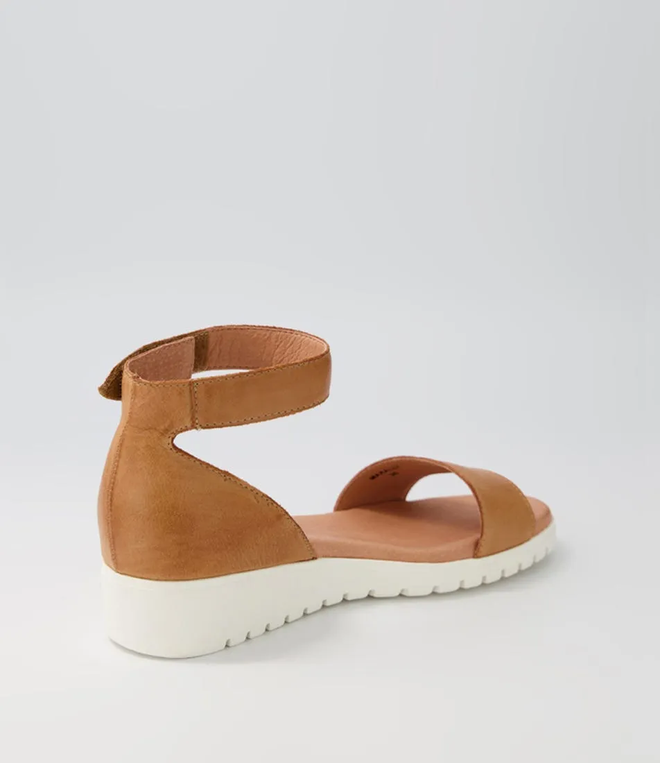 DJANGO & JULIETTE Makally Dark Tan White Sole Leather Sandals