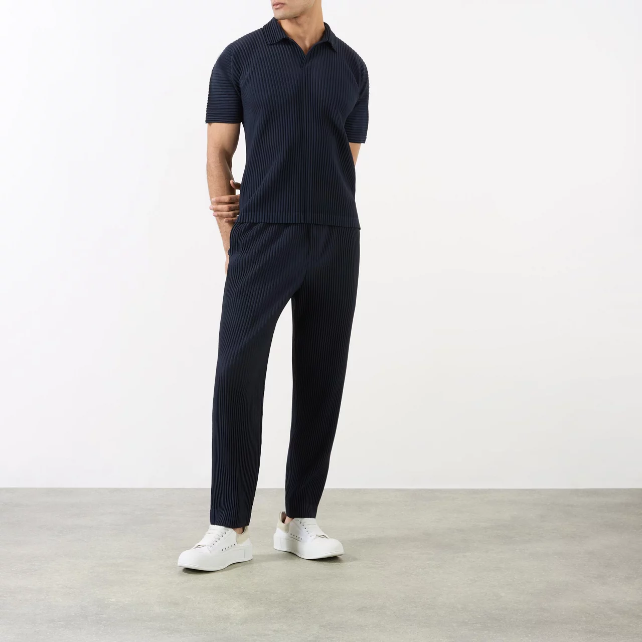 HOMME PLISSÉ ISSEY MIYAKE Basic Pleated Trousers - Navy