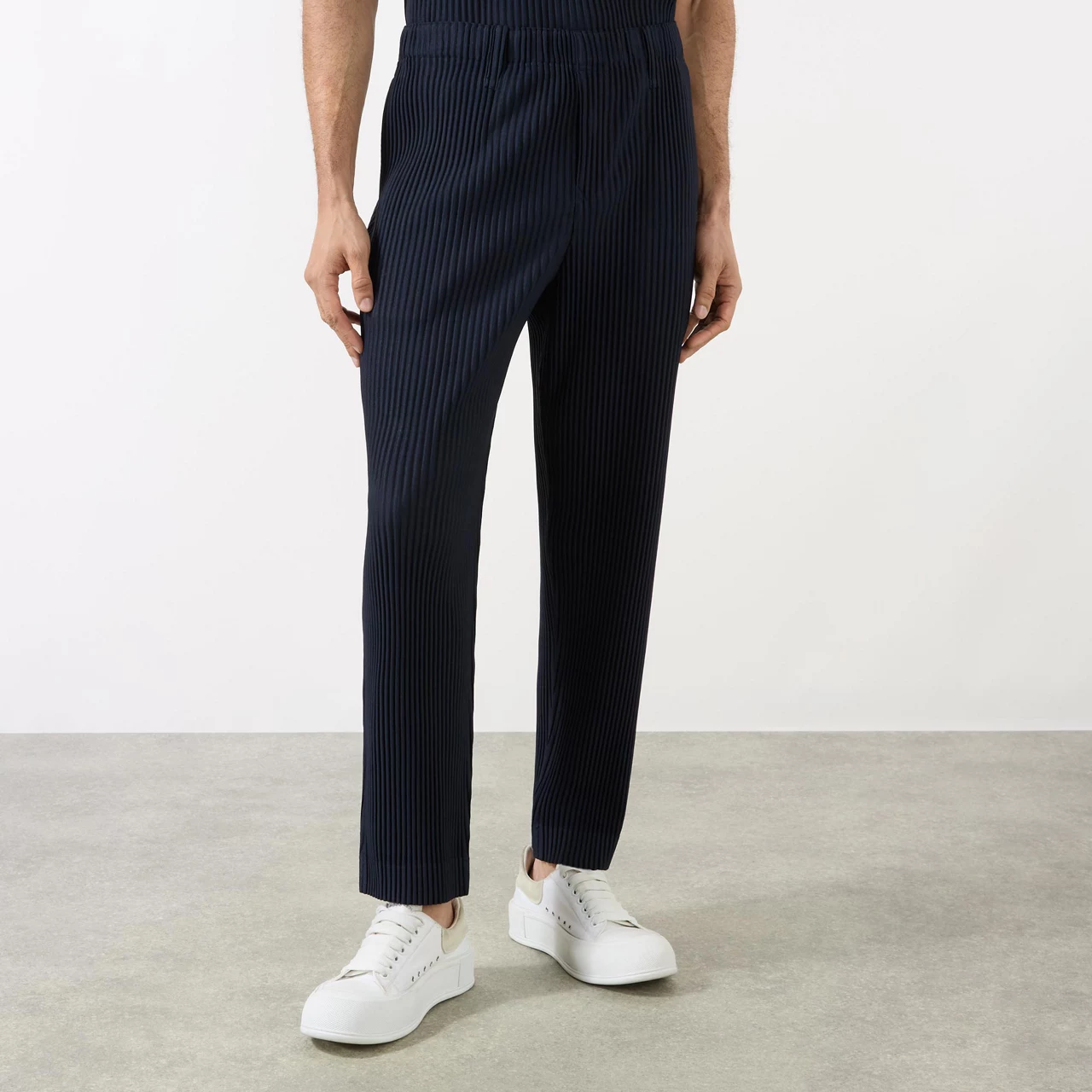 HOMME PLISSÉ ISSEY MIYAKE Basic Pleated Trousers - Navy