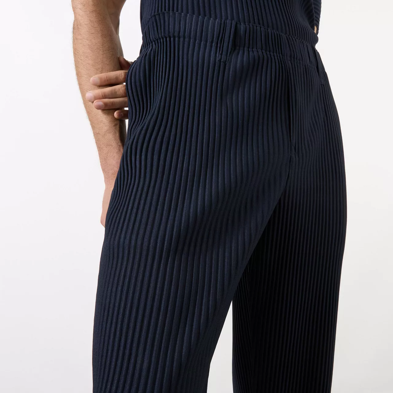 HOMME PLISSÉ ISSEY MIYAKE Basic Pleated Trousers - Navy