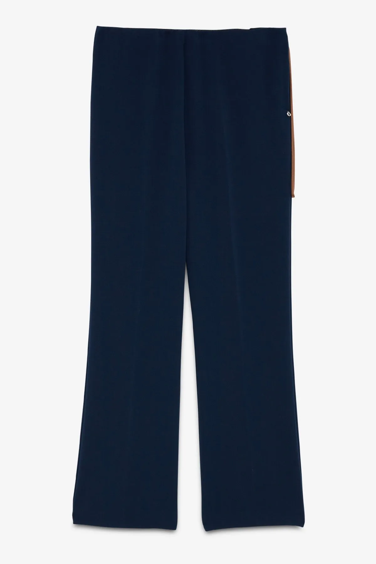 Trousers with pleats