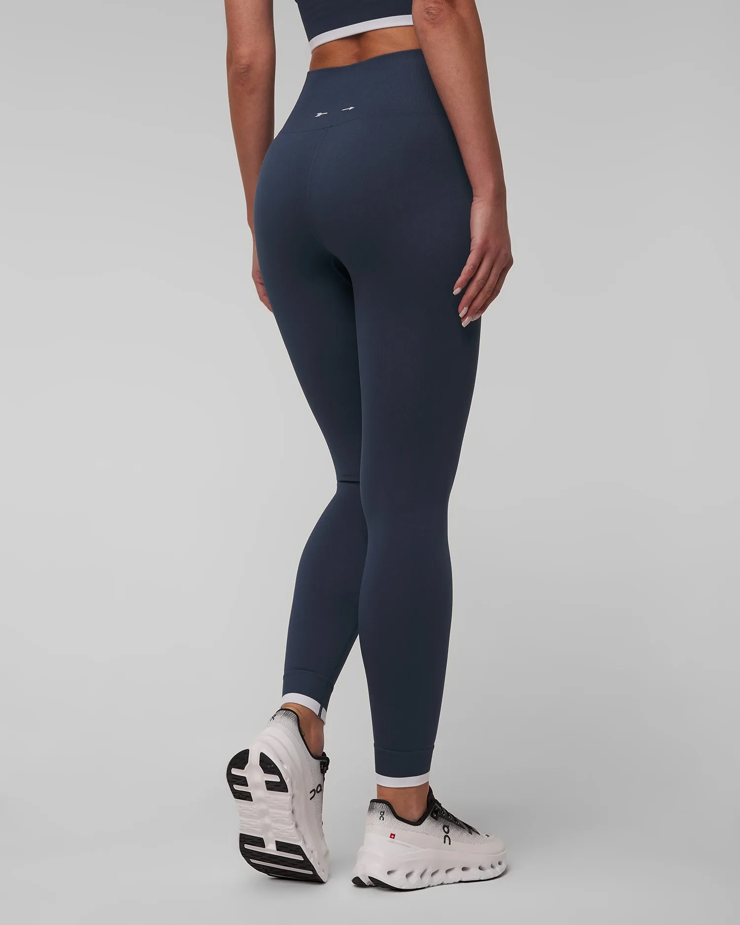 Women’s blue leggings The Upside Form Seamless 25in Midi Pant usw124028-blue